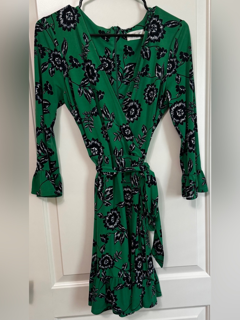 Eliza J Green Floral Faux Wrap Bell Sleeve Dress Size 10 Tie Waist Ruffle Hem - Picture 3 of 13
